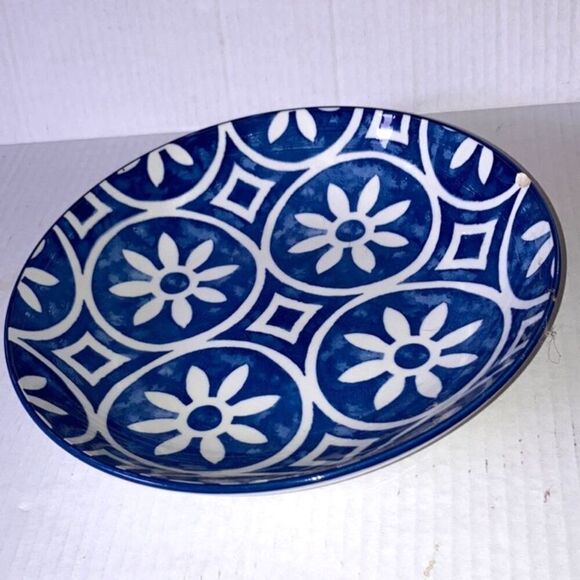 MAINSTAYS Soup Salad Bowl Blue on White Background Geometric Design 9.25 inches - Picture 3 of 8